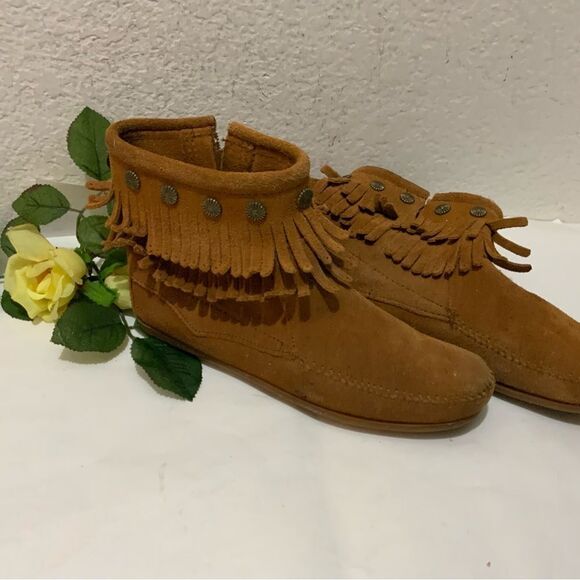 MINNETONKA Women’s Double Fringe Side Zip Ankle Boot Moccasin Dusty Brown 7.5 - Picture 3 of 13